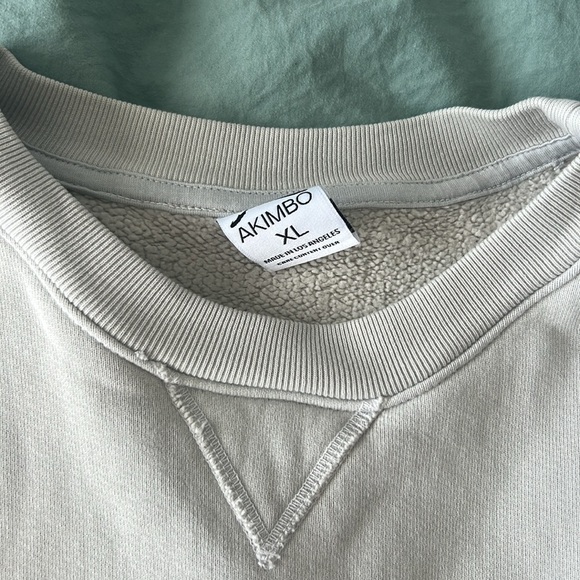 Akimbo Club Crewneck - Picture 3 of 4